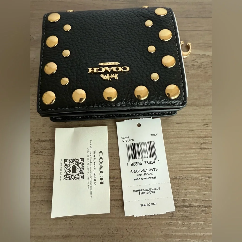 NWT Coach Snap Wallet Pebble Leather Rivets Gold/Black CAP09